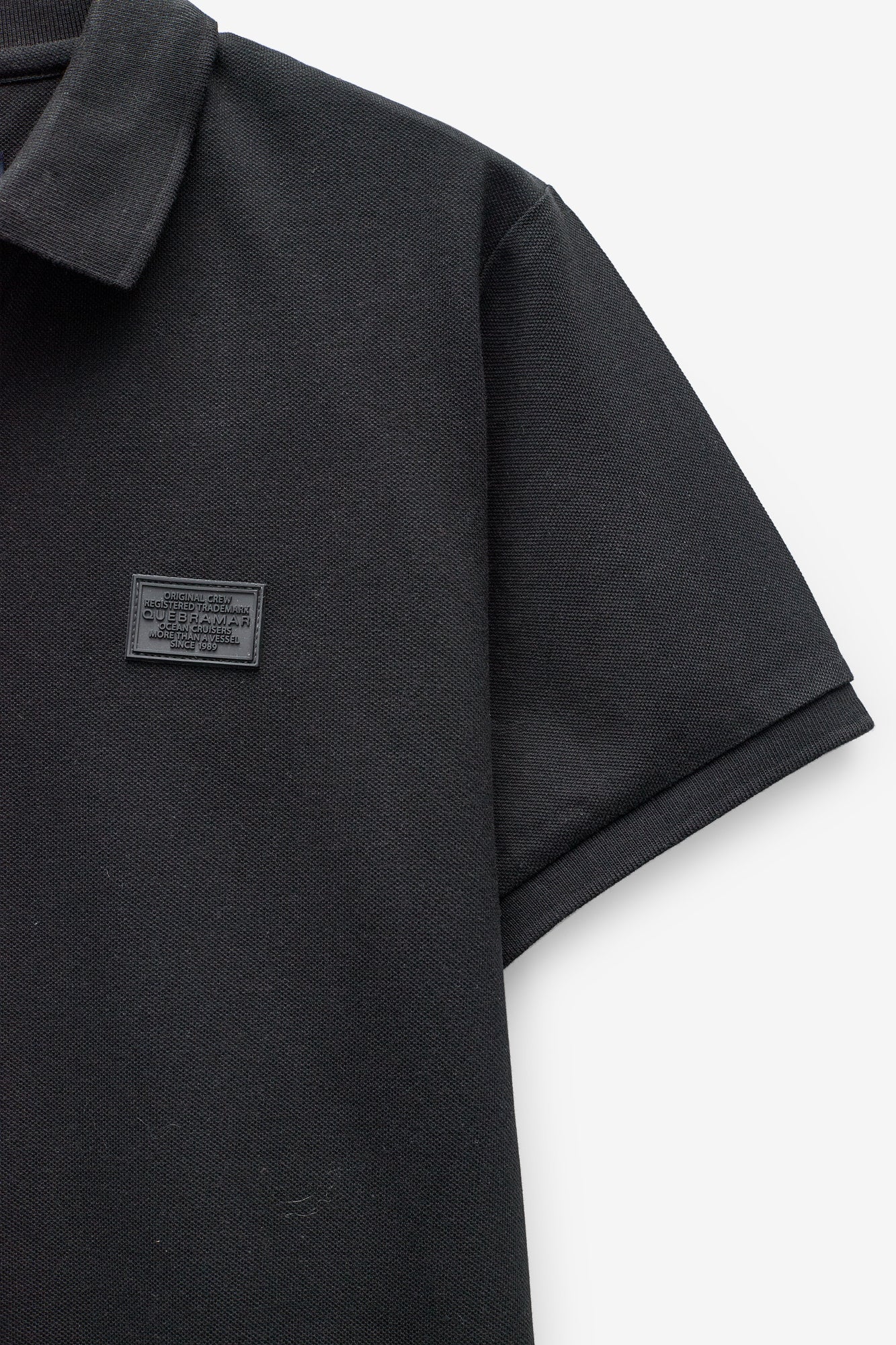 POLO PIQUÉ CON PLACA