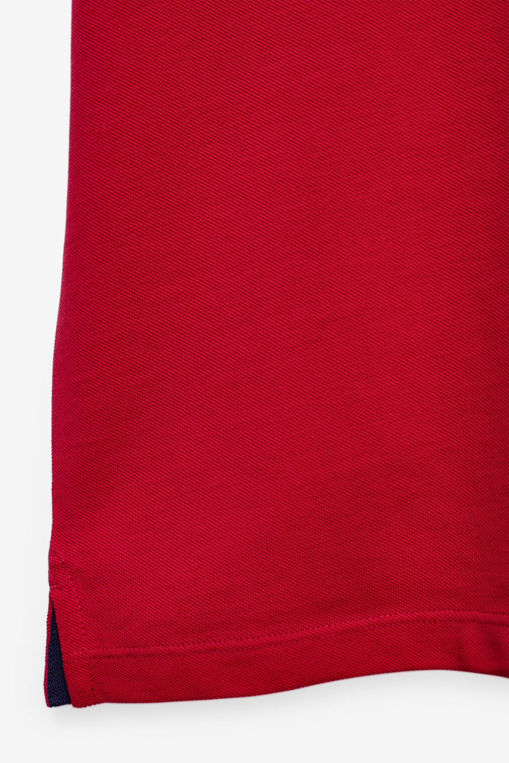 POLO PIQUÉ CON LOGO EN CONTRASTE
