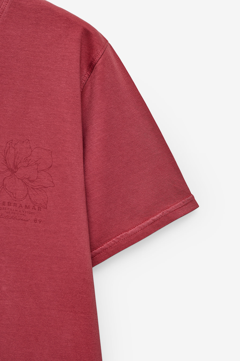 CAMISETA EFECTO LAVADO CON ESTAMPADO