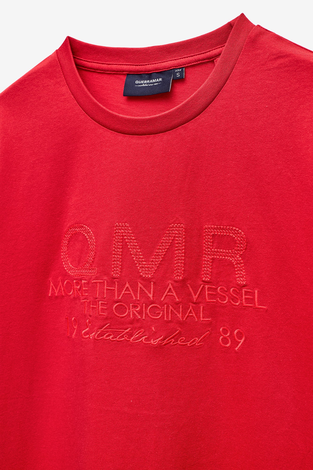 T-SHIRT COM BORDADO