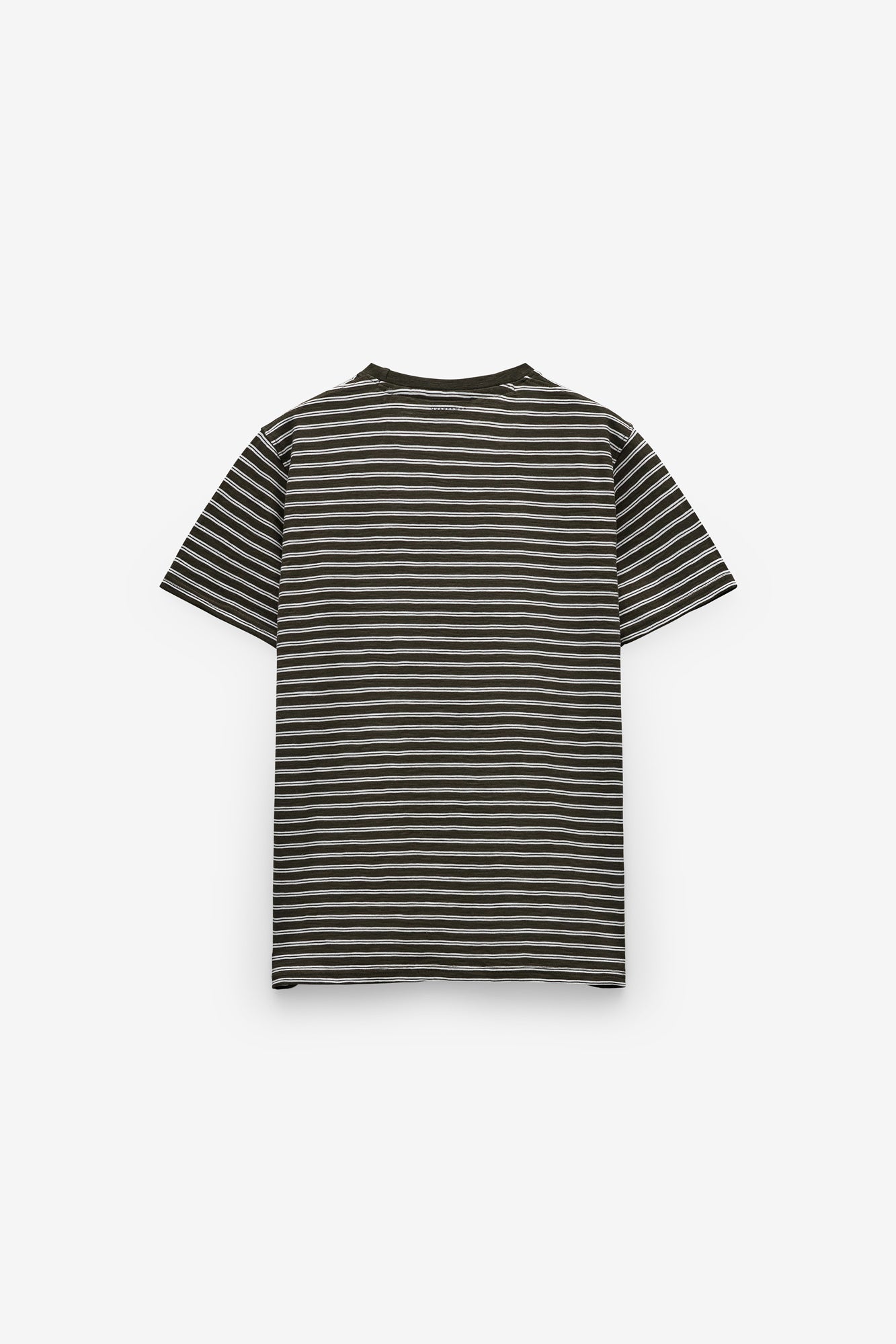 T SHIRT COM RISCAS