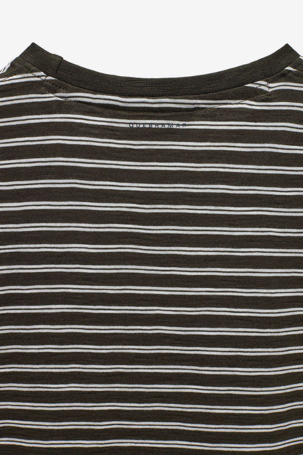 T SHIRT COM RISCAS