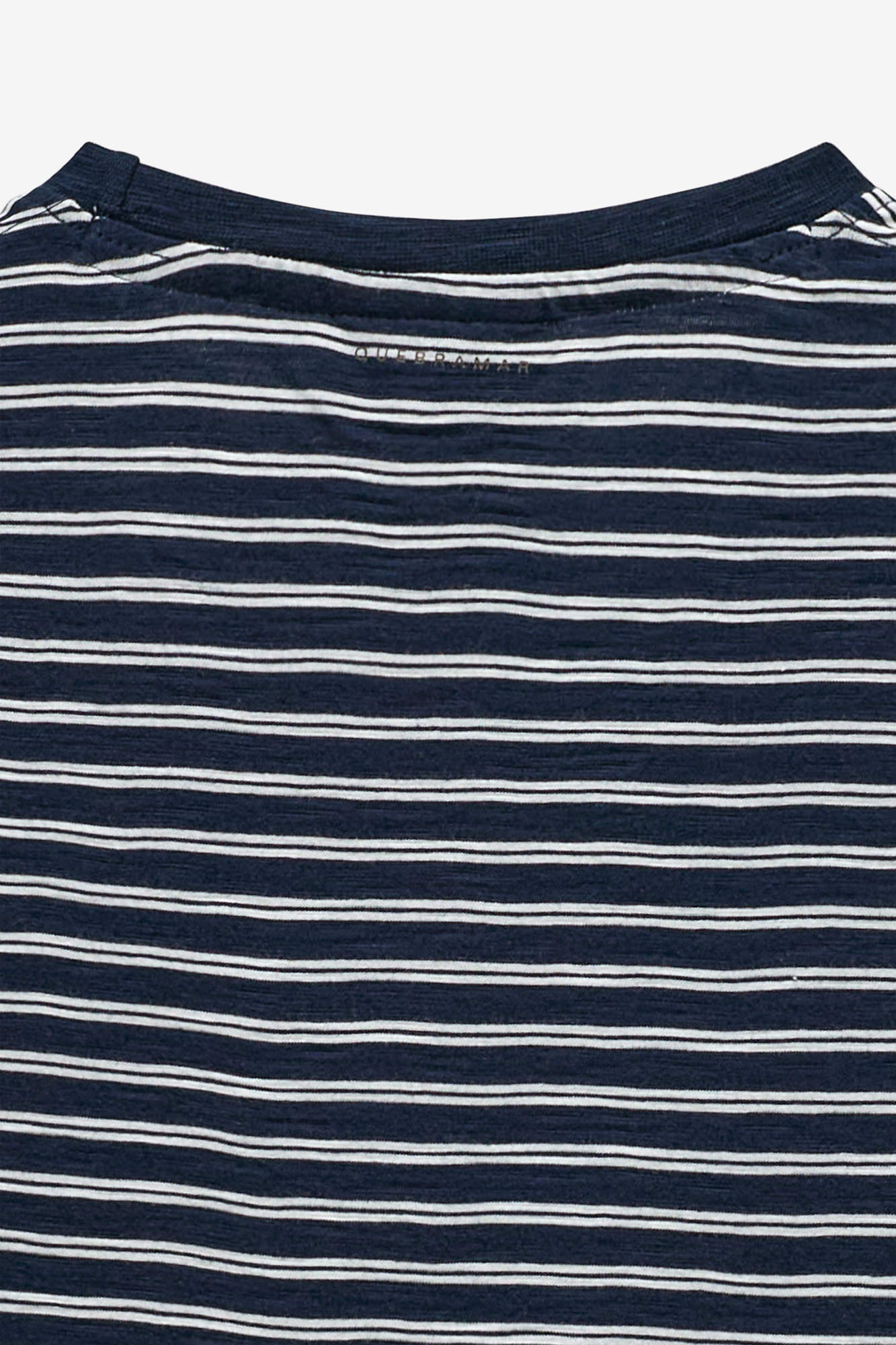 T SHIRT COM RISCAS