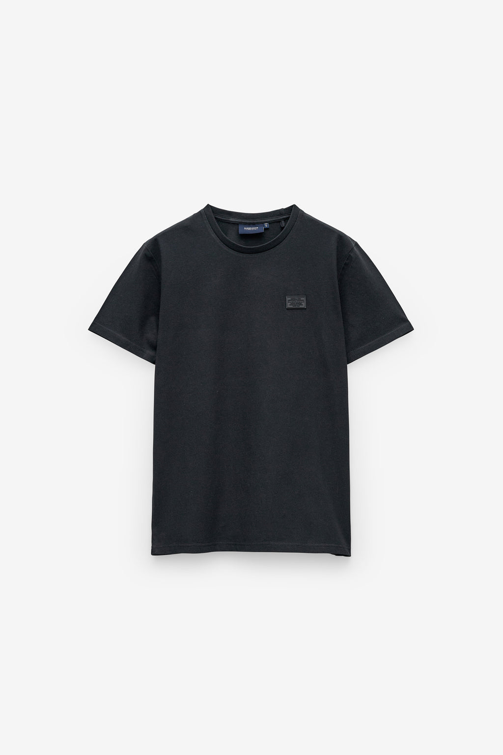 CAMISETA CON INSIGNIA