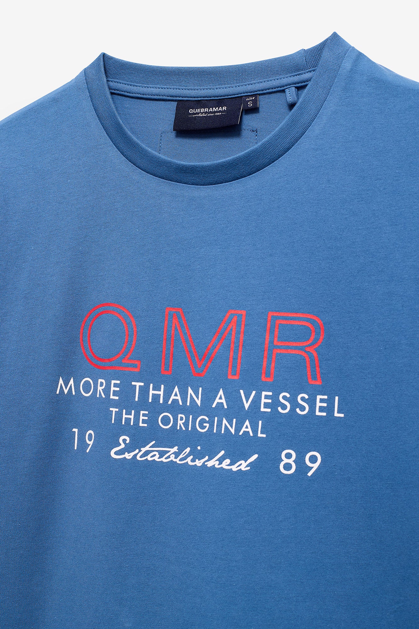 T-SHIRT COM PRINT E ETIQUETA