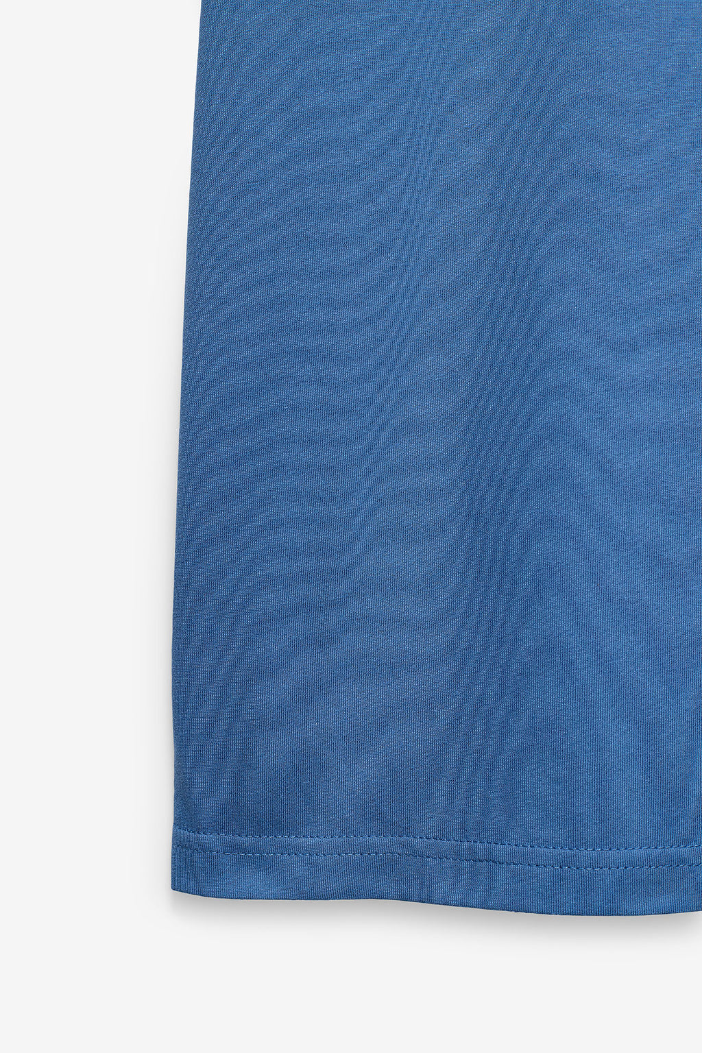 CAMISETA CON ESTAMPADO Y ETIQUETA