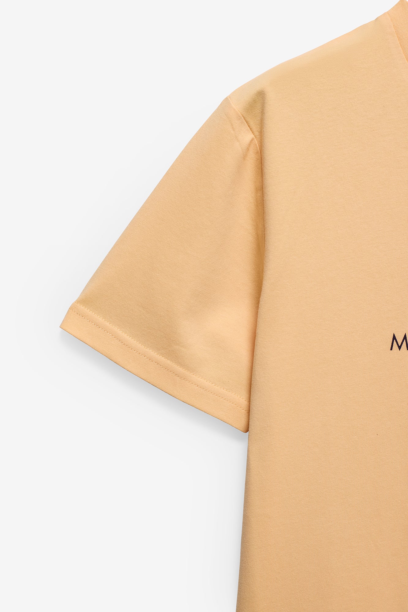 T-SHIRT COM PRINT E ETIQUETA