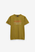 CAMISETA CON ESTAMPADO Y ETIQUETA