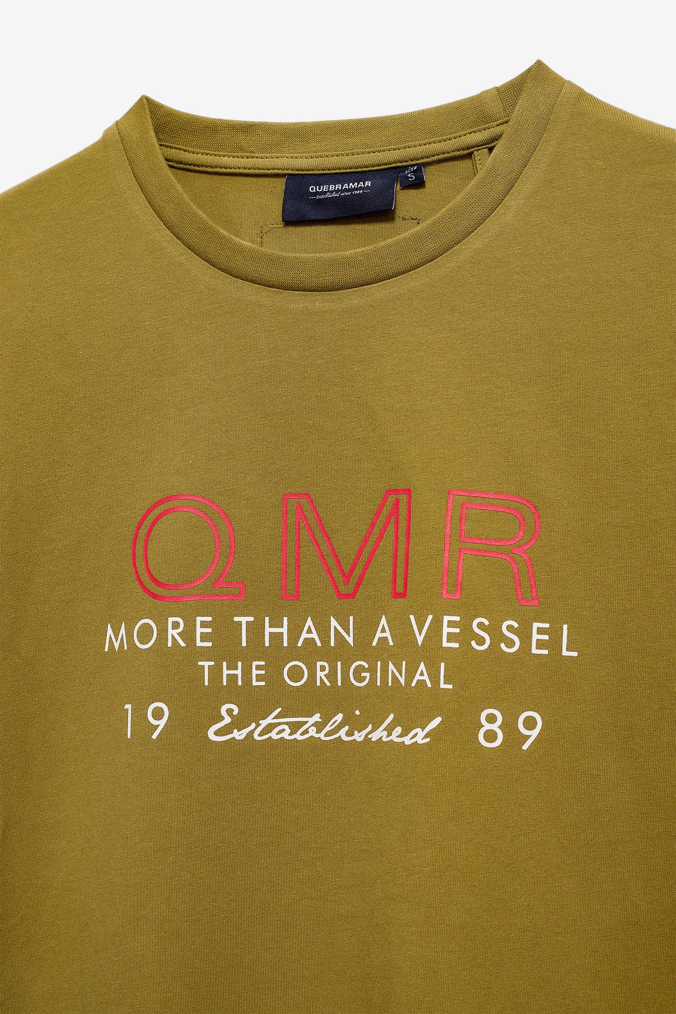 T-SHIRT COM PRINT E ETIQUETA