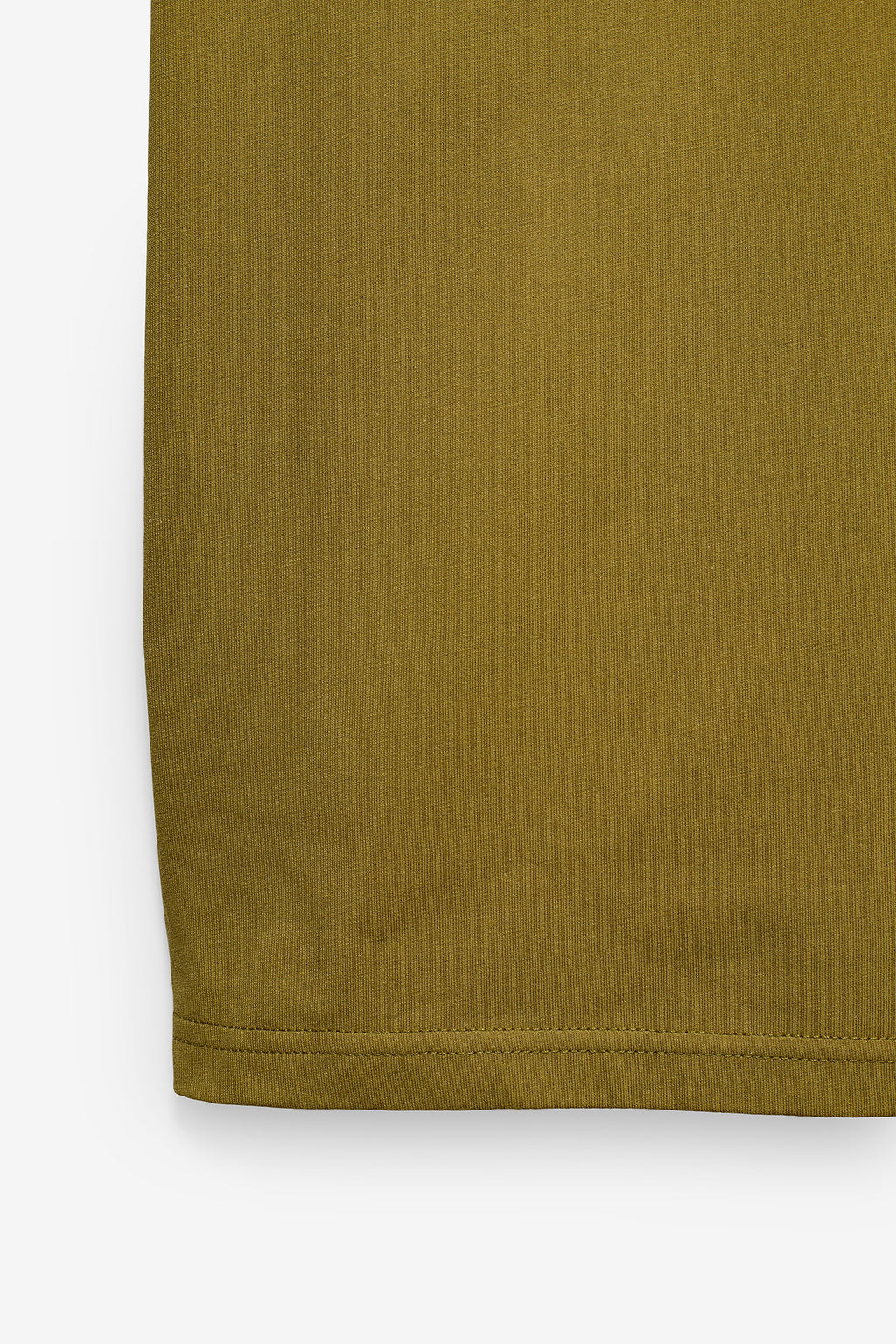 CAMISETA CON ESTAMPADO Y ETIQUETA