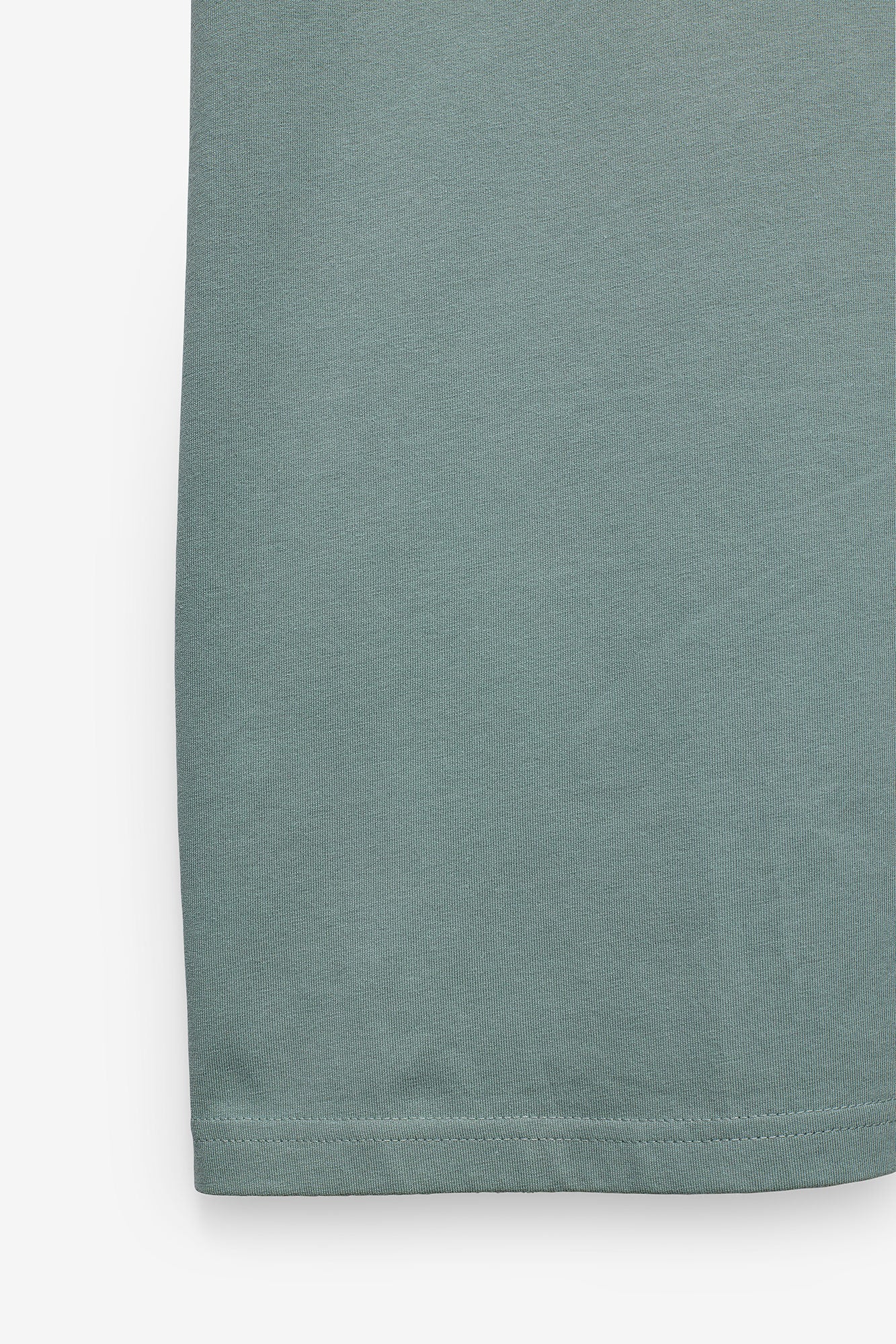 CAMISETA CON ESTAMPADO Y ETIQUETA