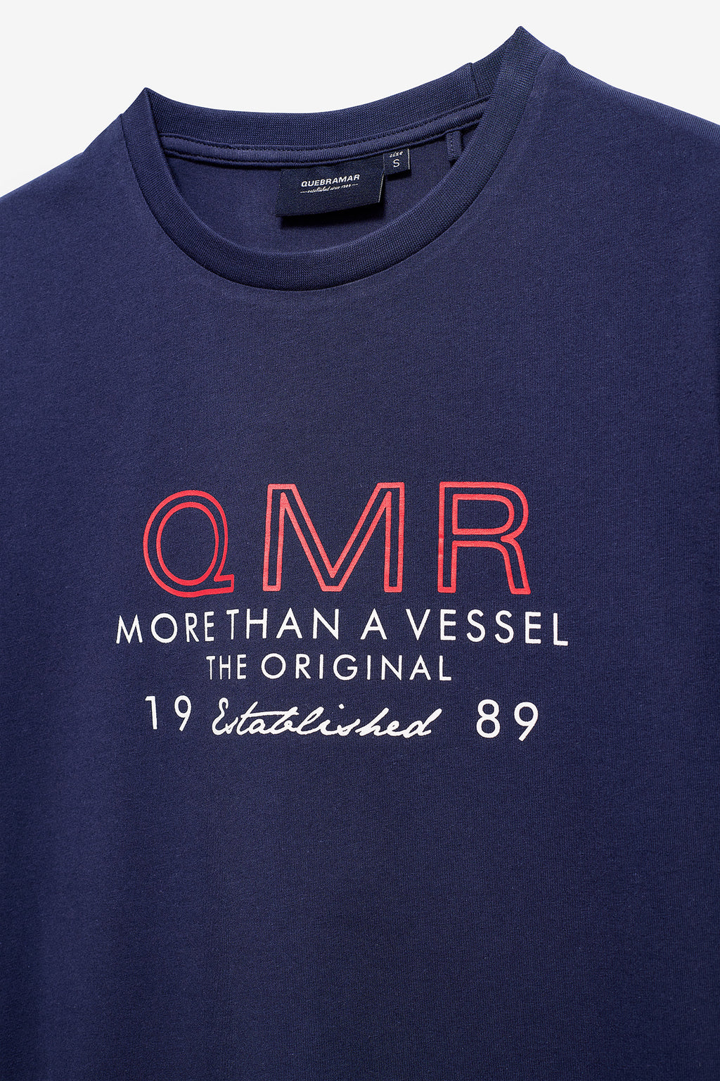 T-SHIRT COM PRINT E ETIQUETA