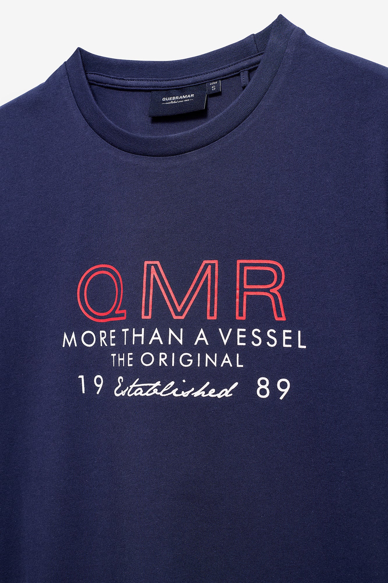 T-SHIRT COM PRINT E ETIQUETA