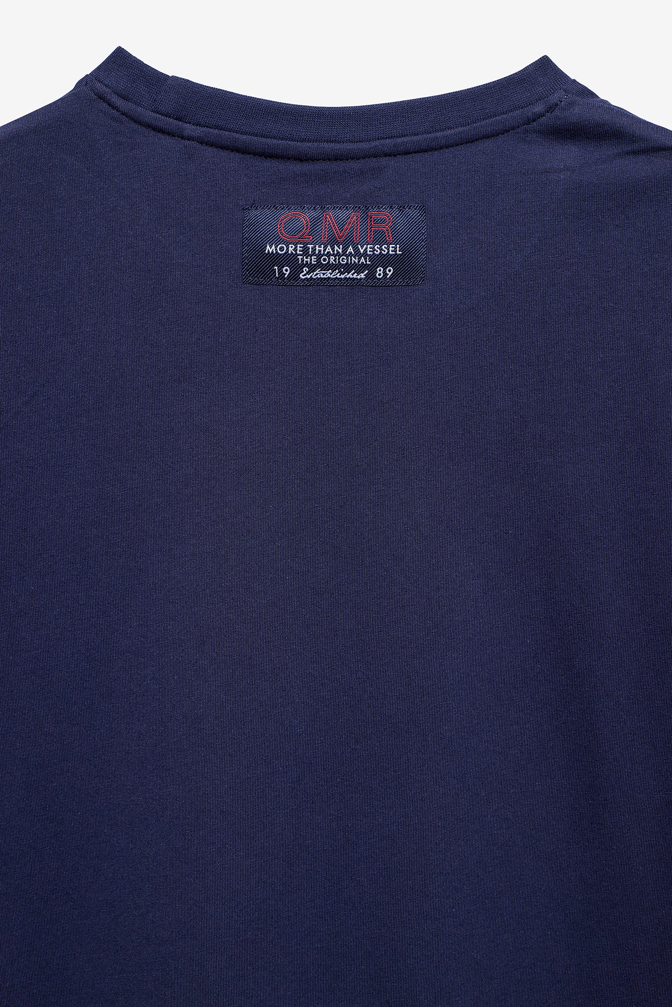 T-SHIRT COM PRINT E ETIQUETA
