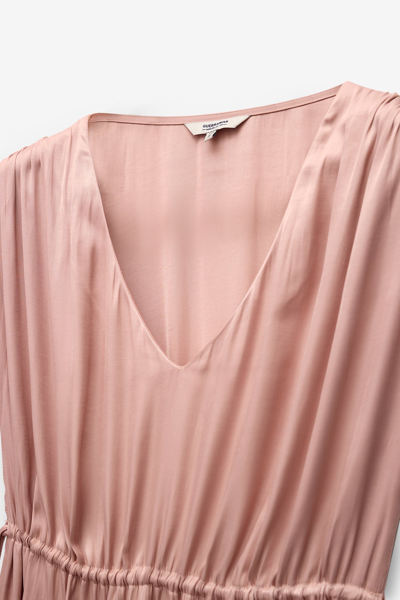 VESTIDO FLUÍDO COM ATILHOS