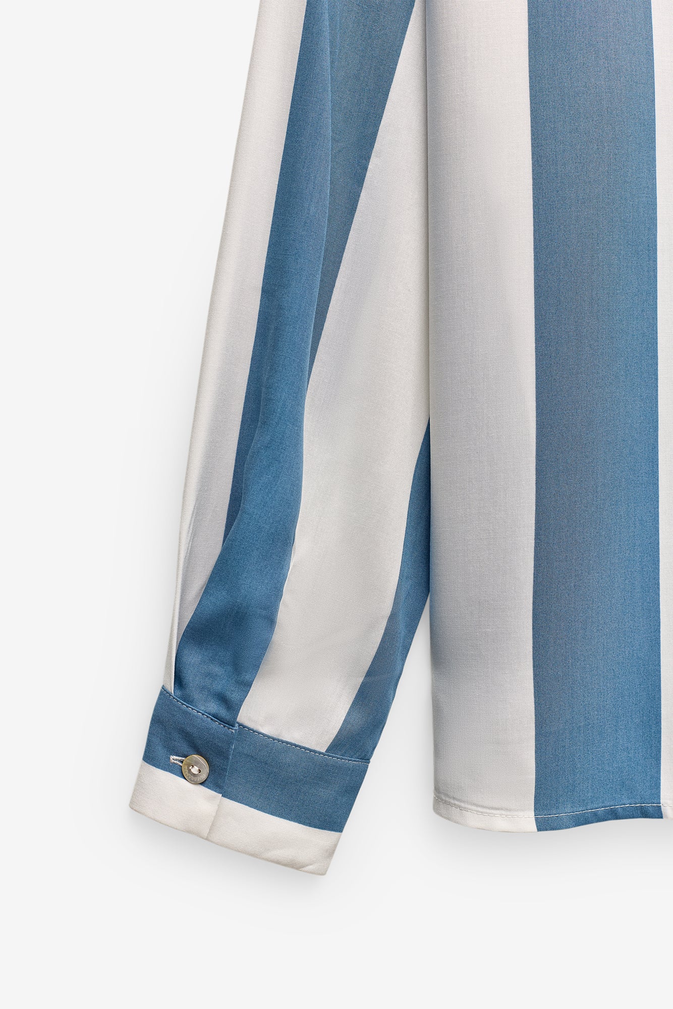 CAMISA COM RISCAS LARGAS