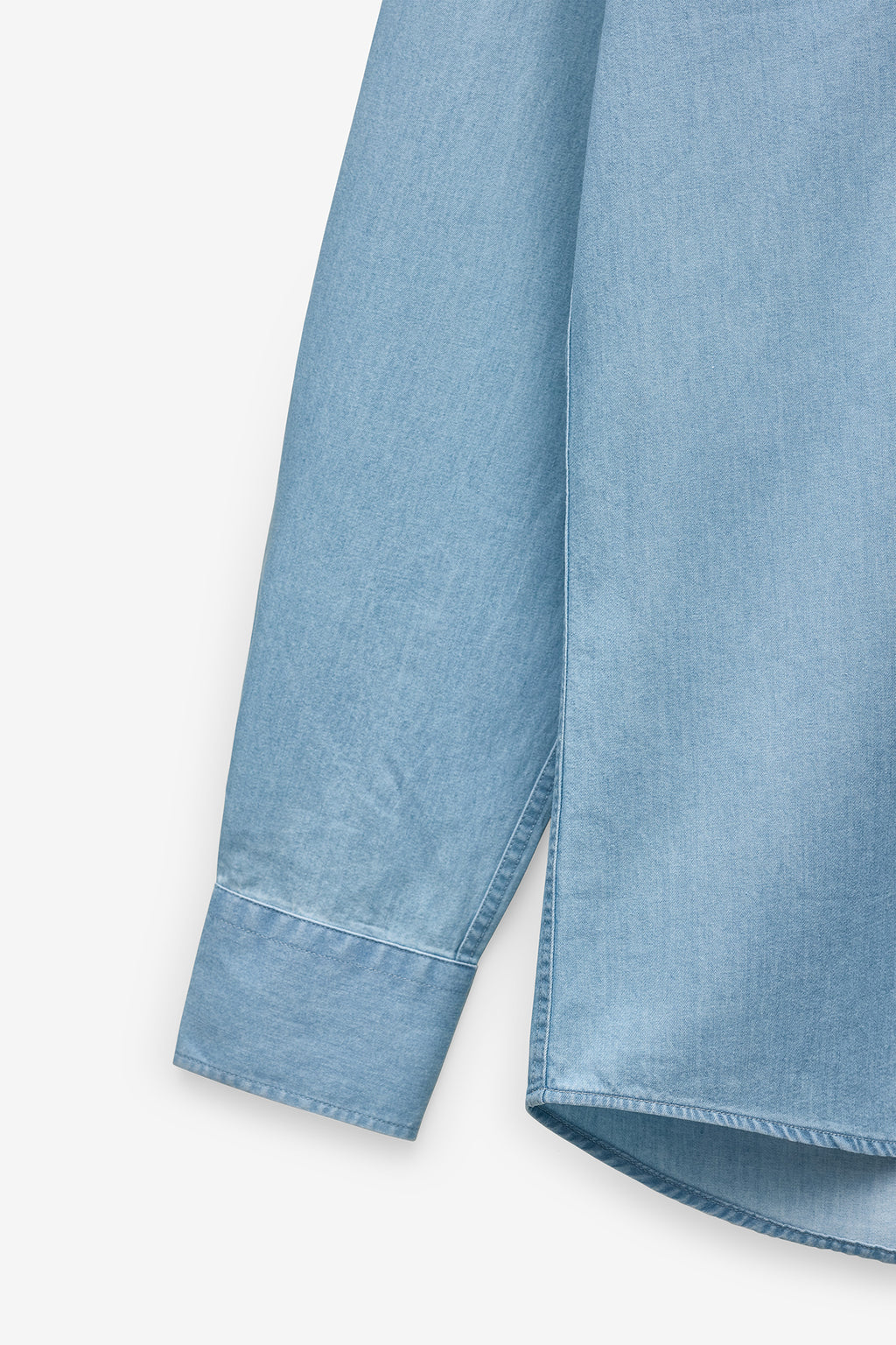 CAMISA SLIM FIT EM GANGA LEVE