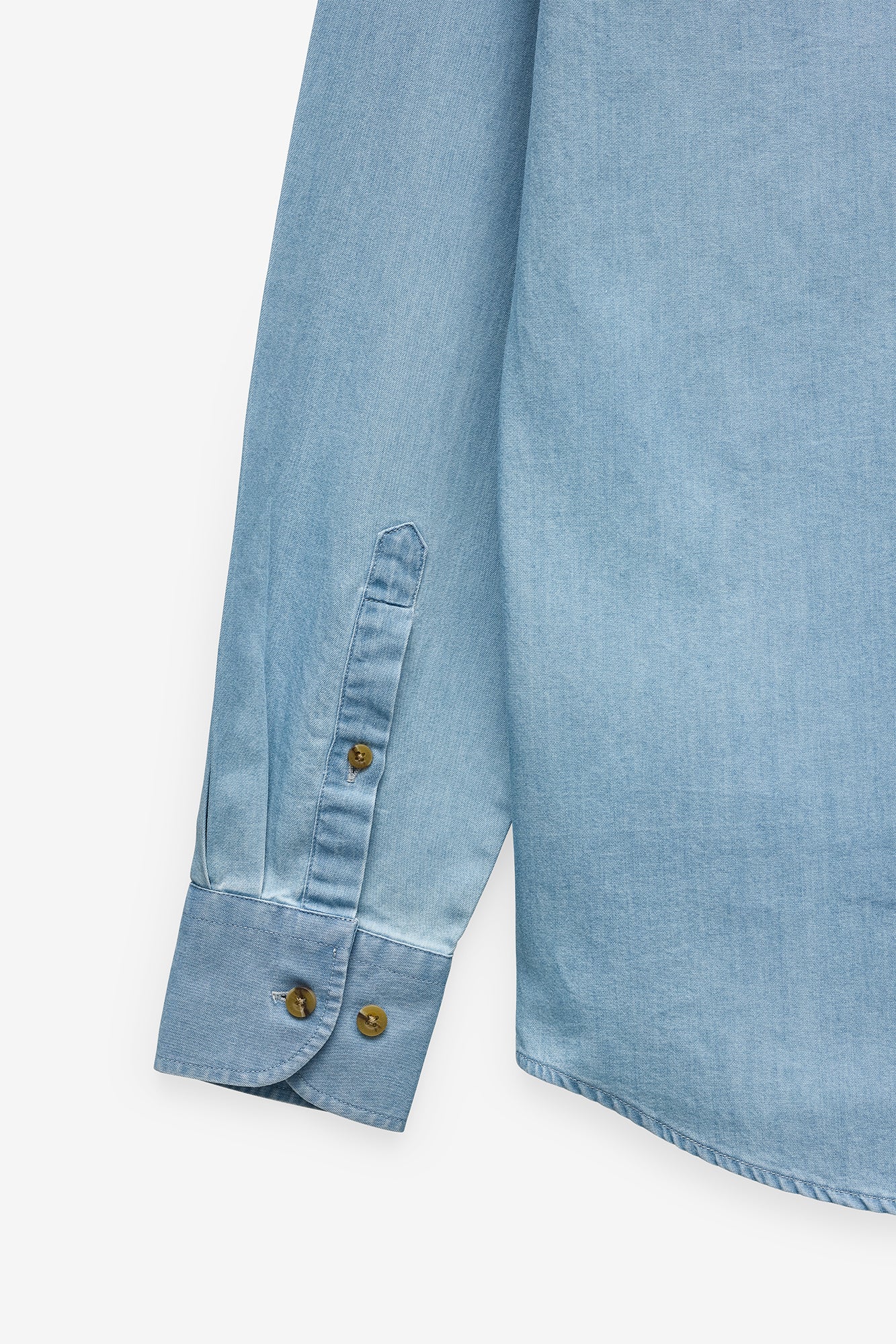 CAMISA SLIM FIT EM GANGA LEVE