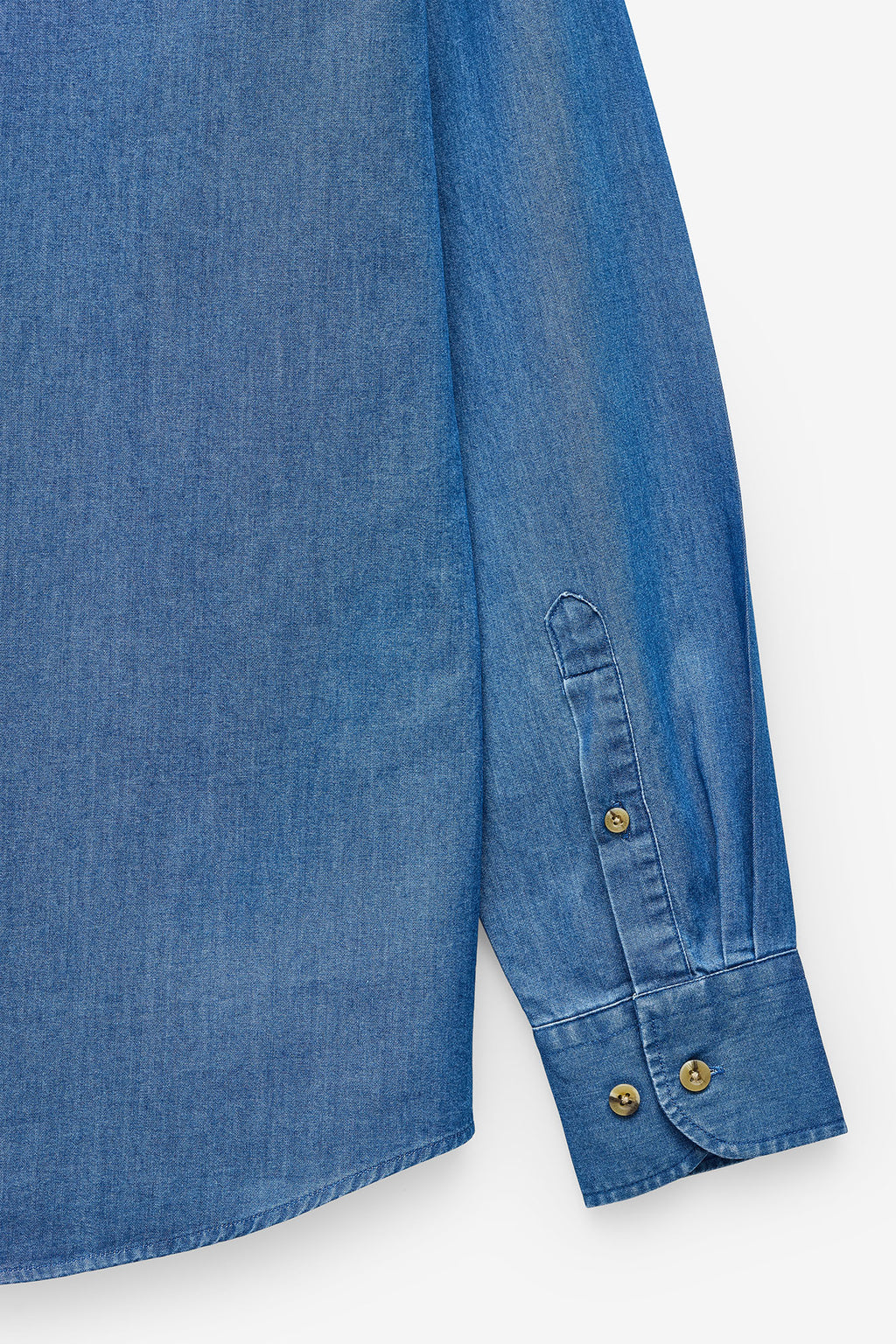 CAMISA SLIM FIT EM GANGA LEVE