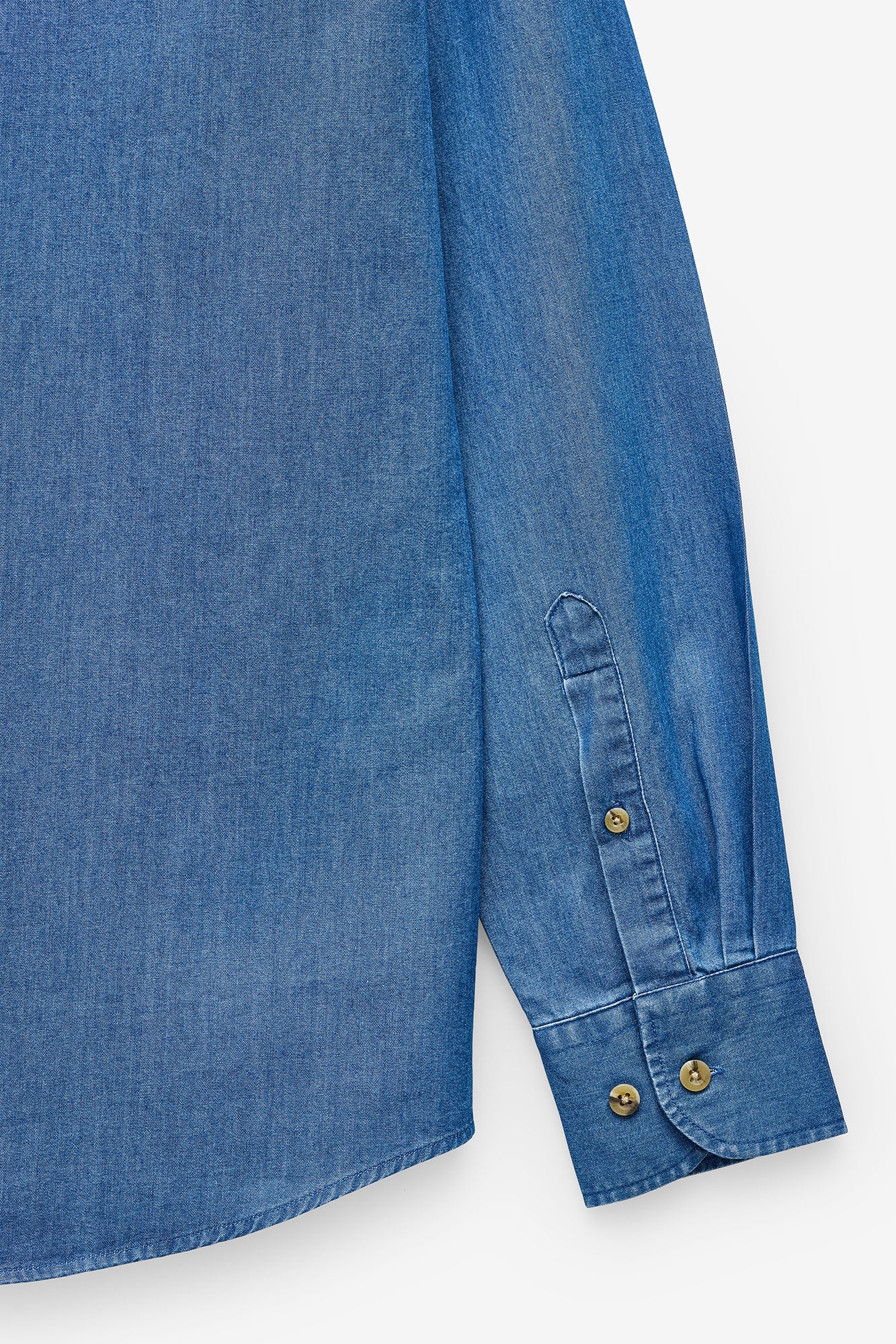 CAMISA SLIM FIT EM GANGA LEVE