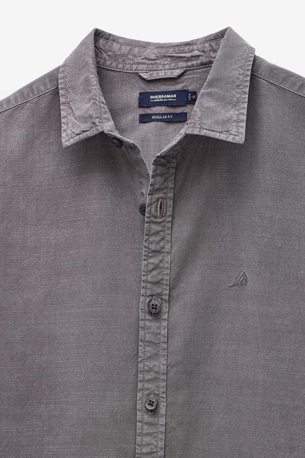 CAMISA LISA DE CORTE REGULAR
