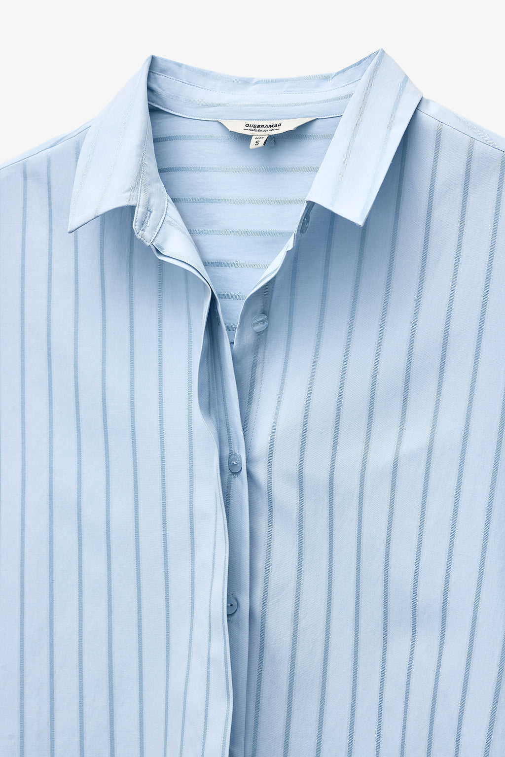 CAMISA LARGA ACETINADA COM RISCAS