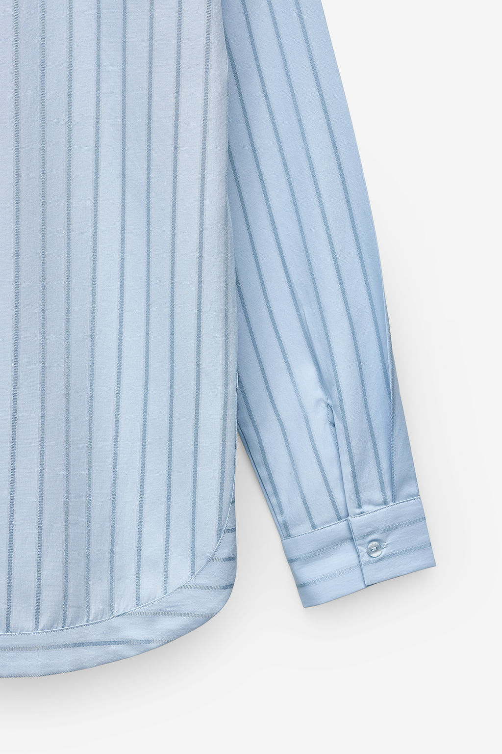 CAMISA LARGA ACETINADA COM RISCAS