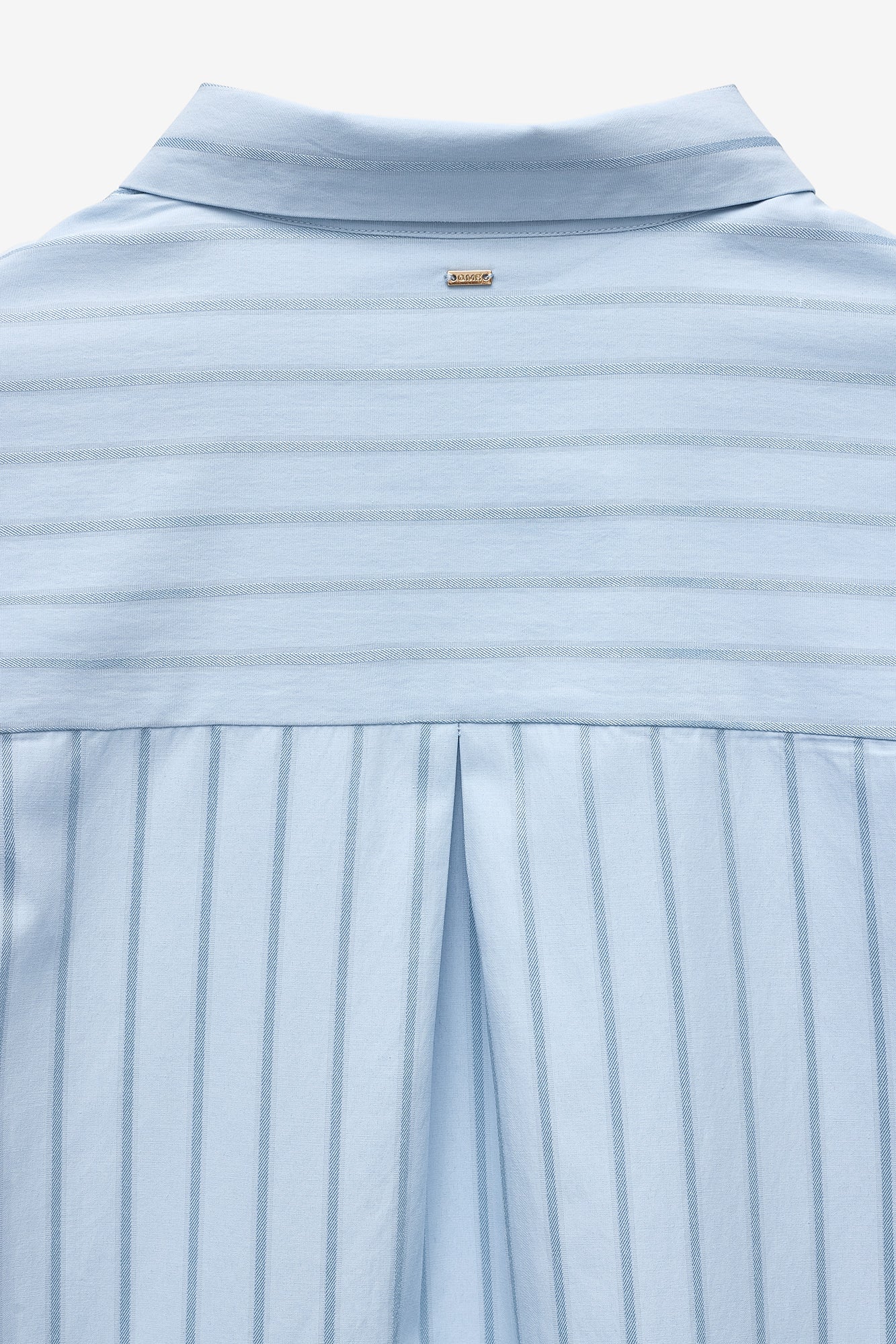 CAMISA LARGA ACETINADA COM RISCAS