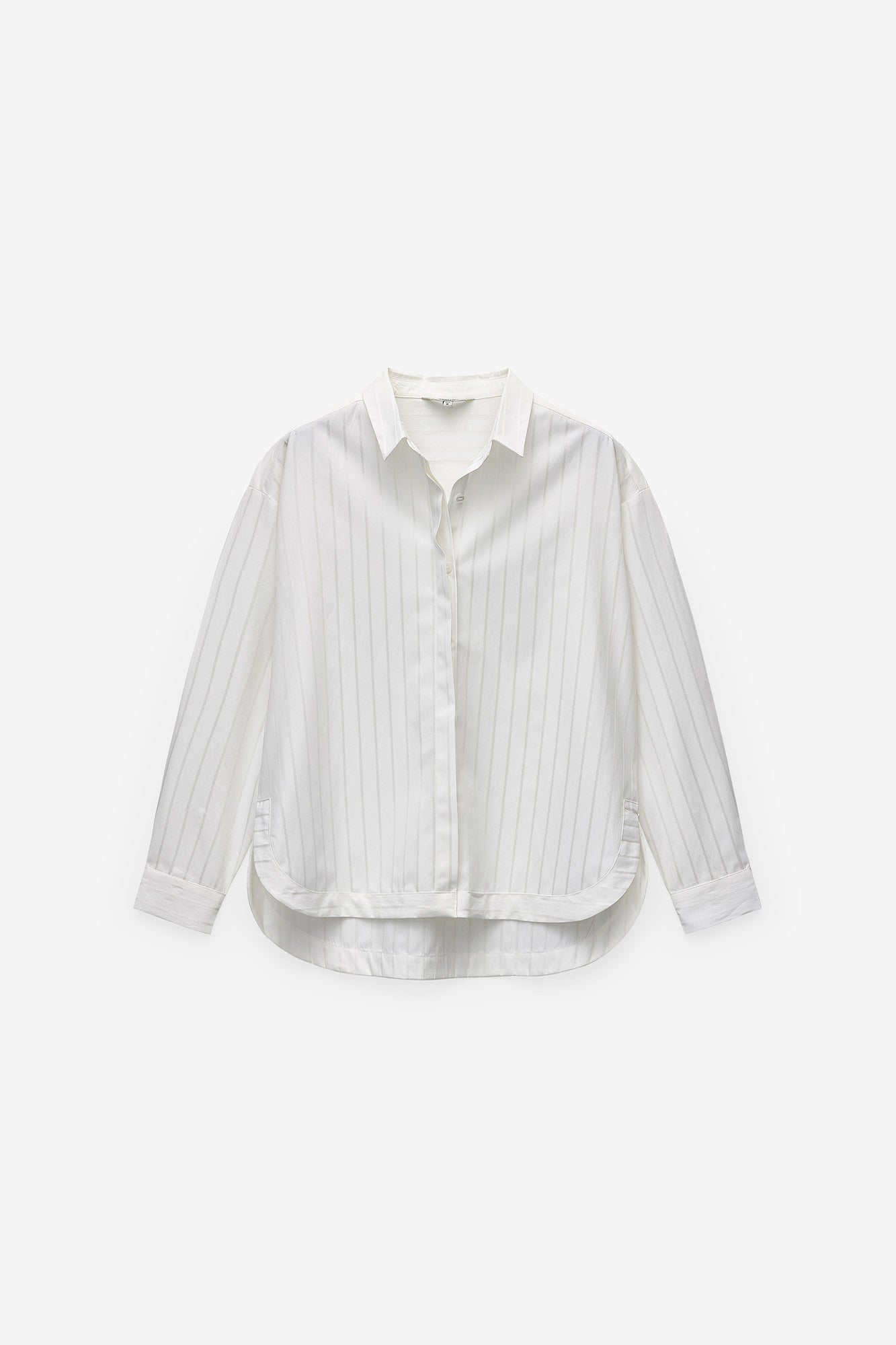 CAMISA LARGA ACETINADA COM RISCAS