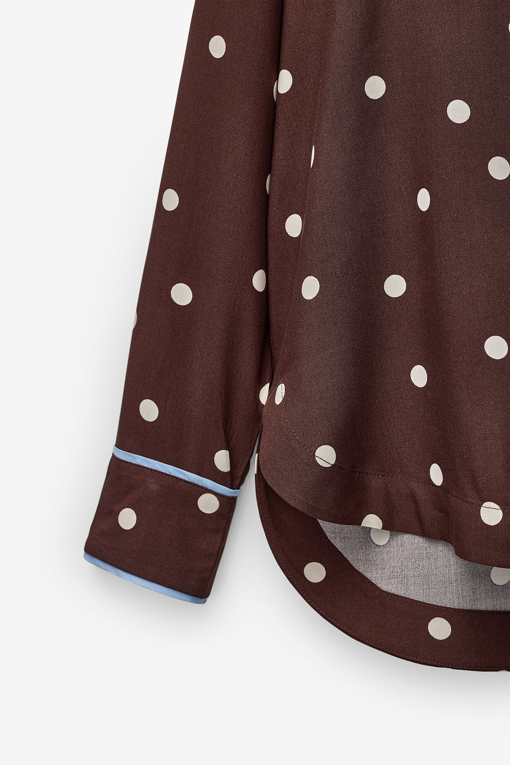 CAMISA POLKA DOTS COM FITA EM CONTRASTE