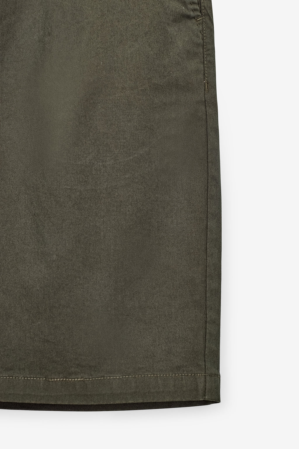 PANTALONES CORTOS CHINO EN SARGA CON ELÁSTICO EN LA CINTURA