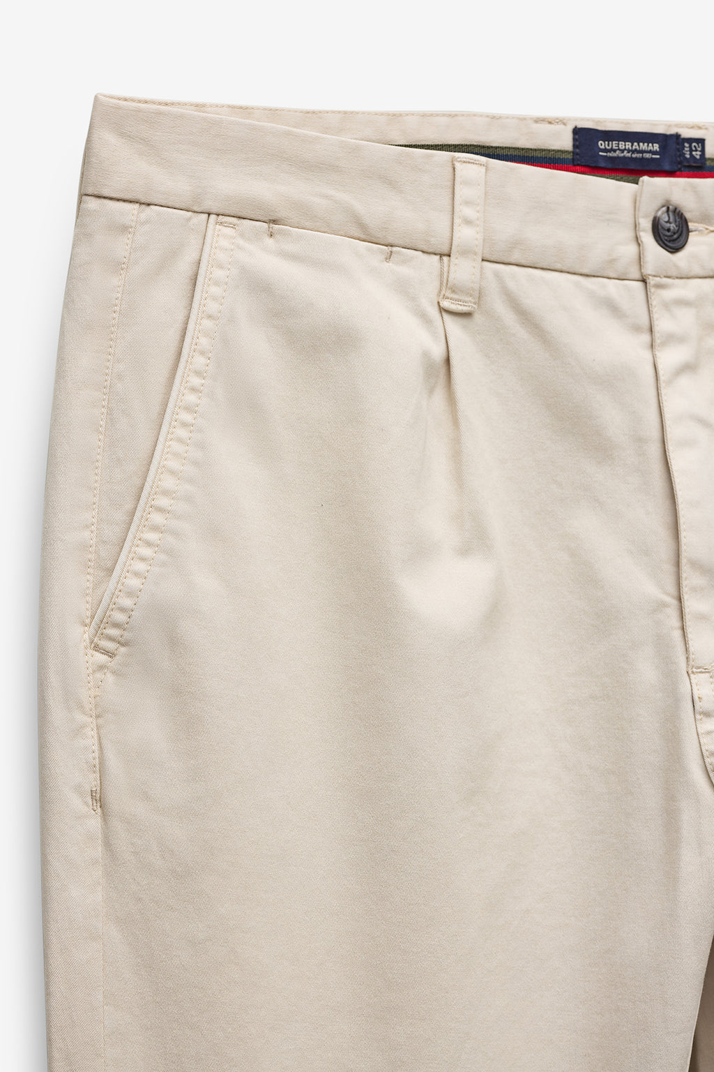 CALÇAS CHINO TAPERED FIT COM PINÇAS