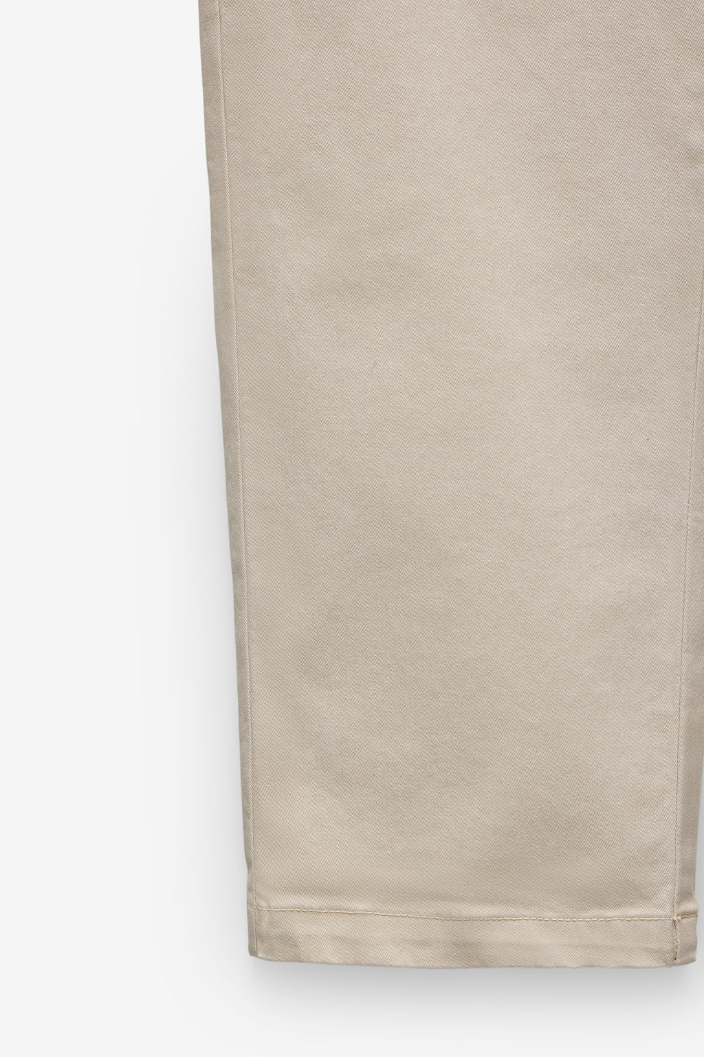 CALÇAS CHINO TAPERED FIT COM PINÇAS