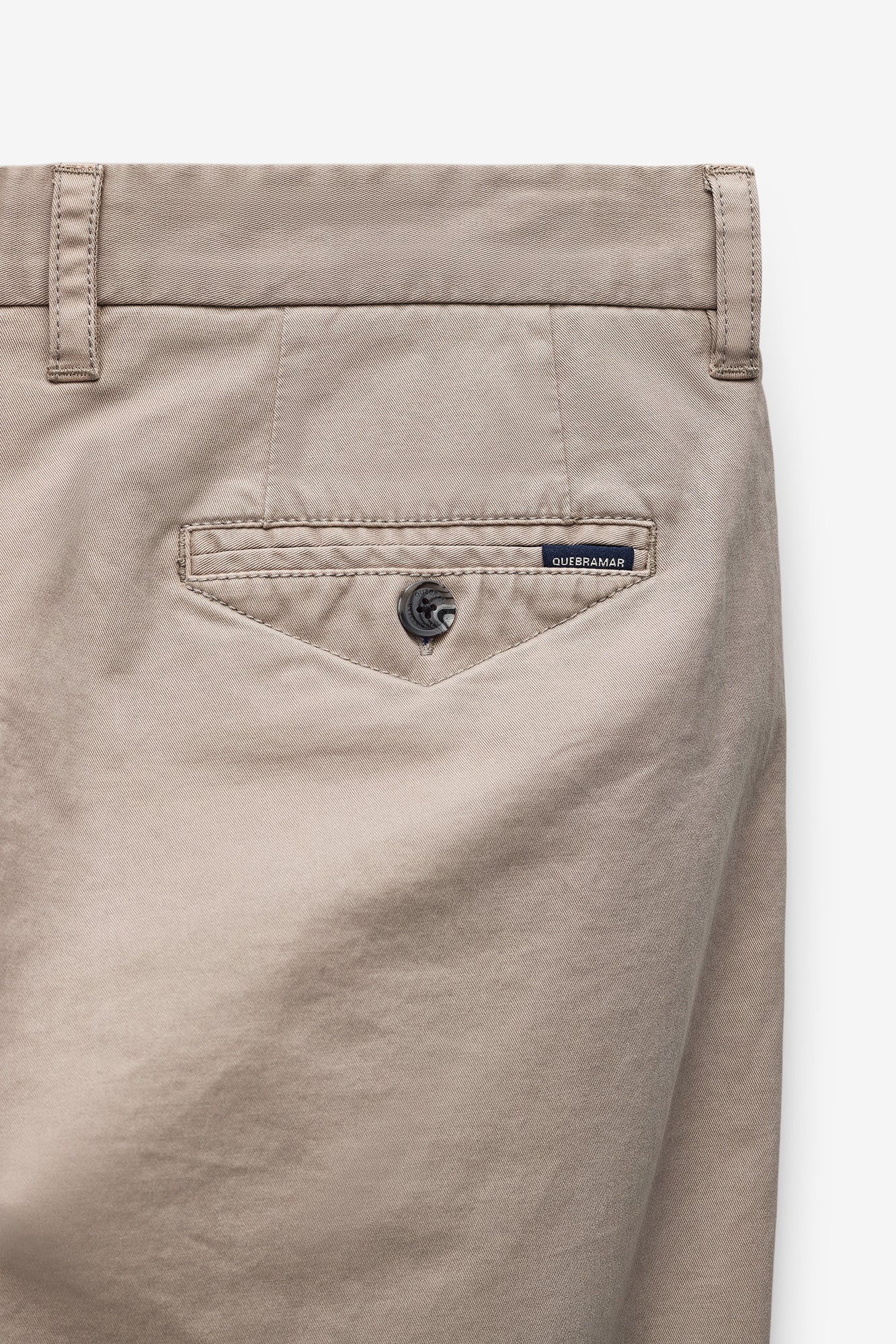 CALÇAS CHINO TAPERED FIT COM PINÇAS