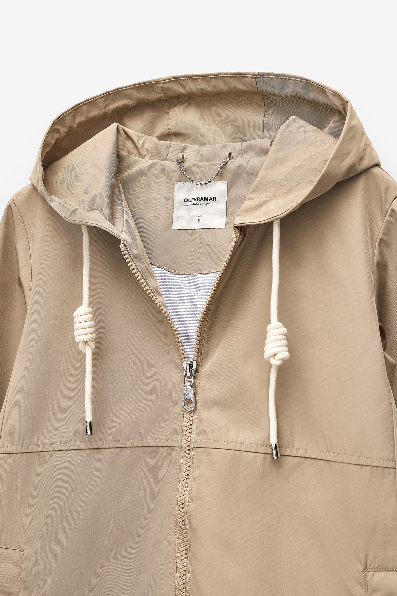 CASACO CORTA VENTO COM CAPUZ