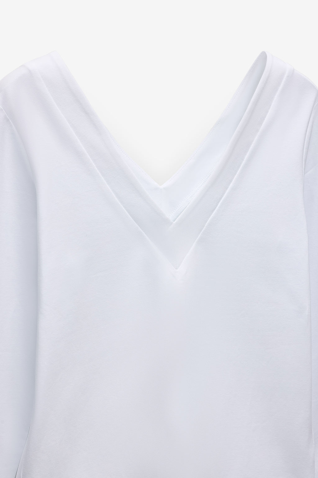 LONGSLEEVE COM DECOTE EM V