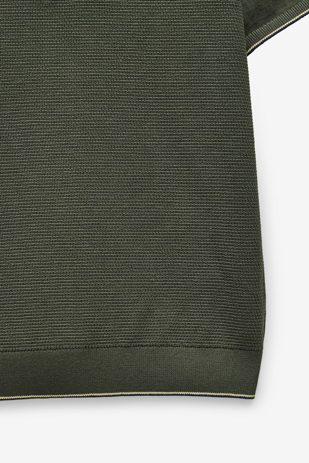 CAMISETA CON CUELLO POLO
