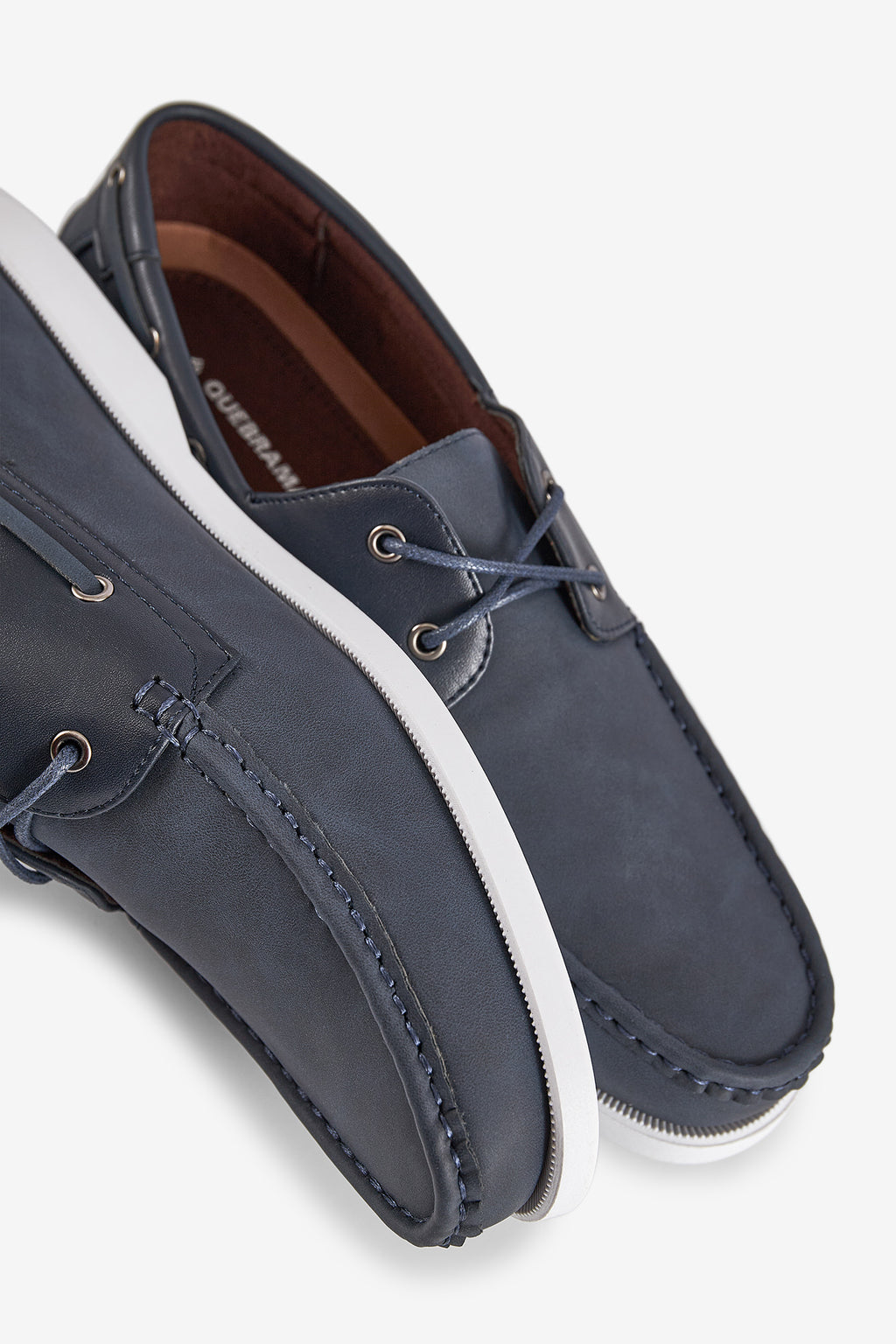 SAPATOS DE VELA COM SOLA EM CONTRASTE