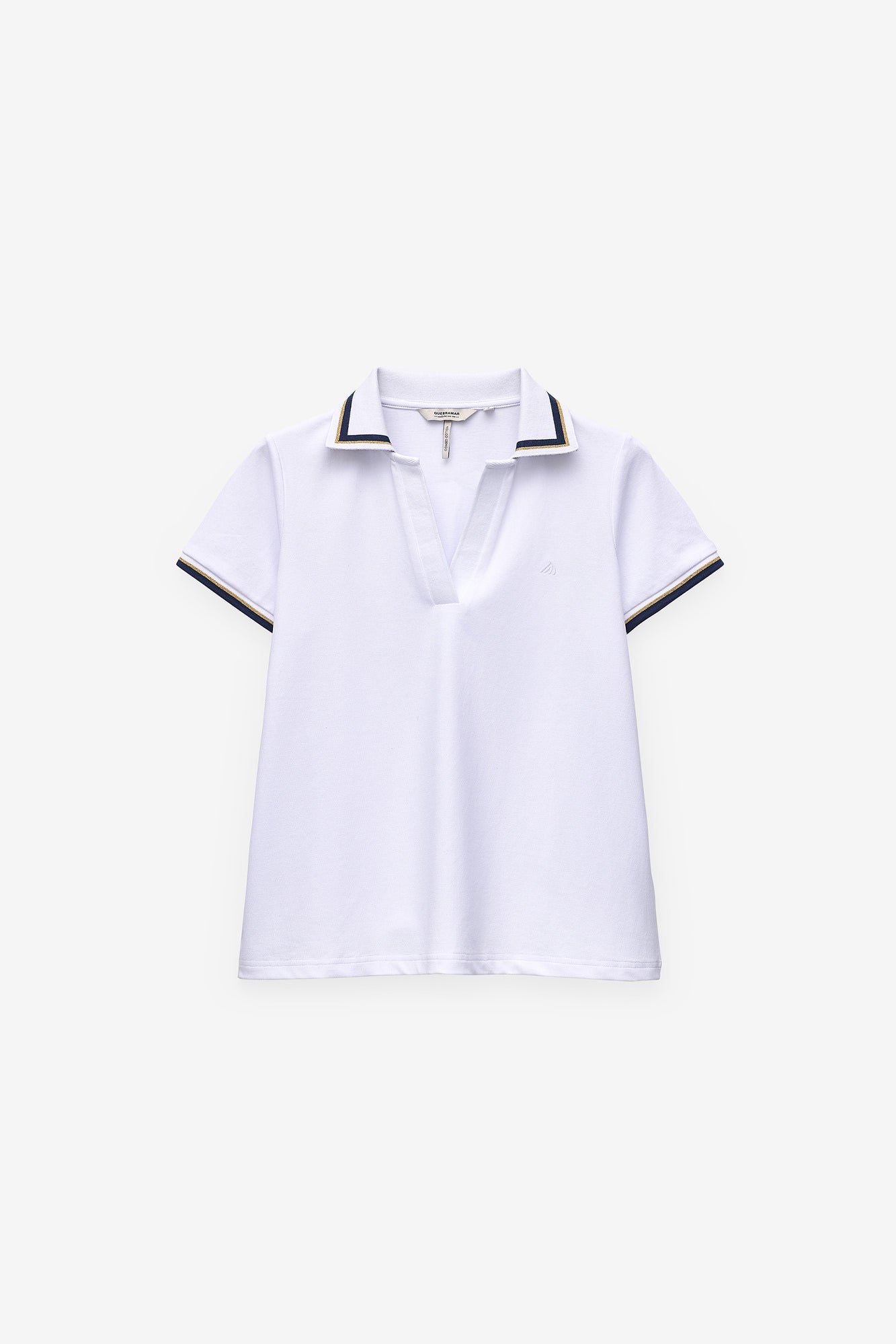 POLO COM CONTRASTES NA GOLA E MANGAS