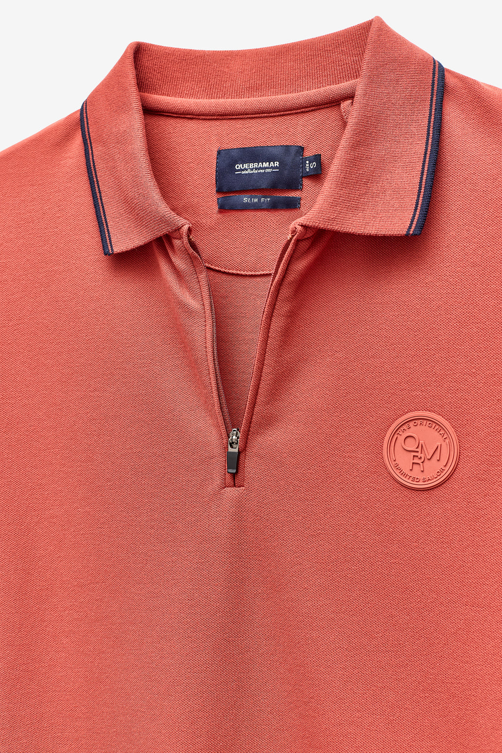 POLO SLIM FIT EM PIQUET COM FECHO