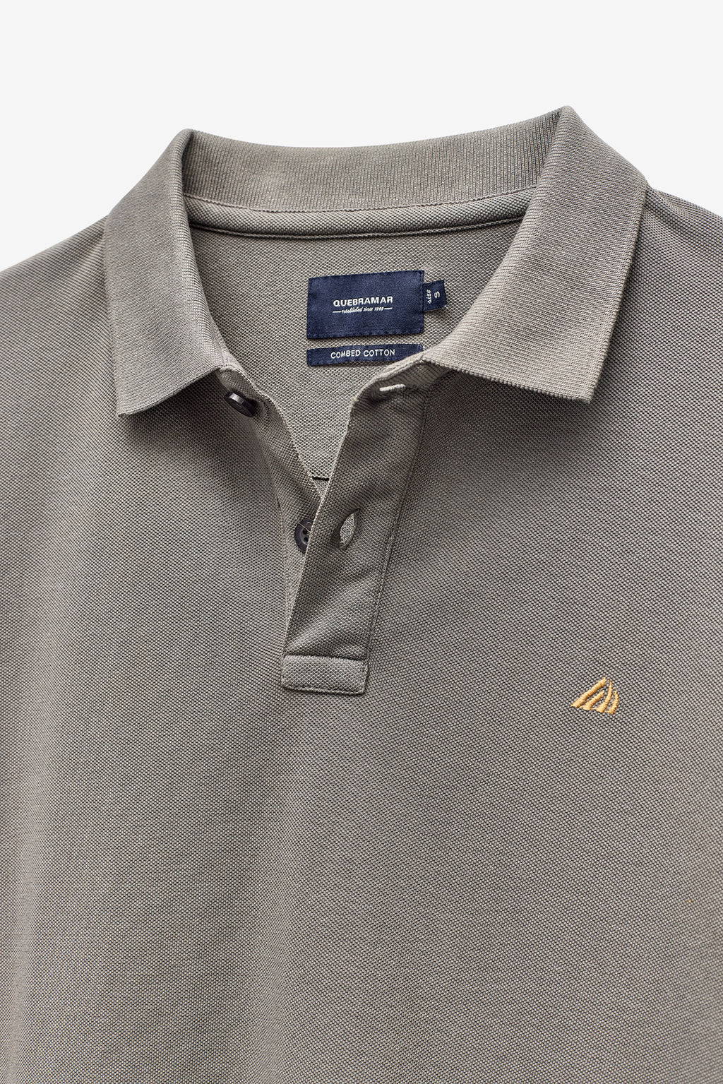 POLO PIQUET COM LOGO EM CONTRASTE