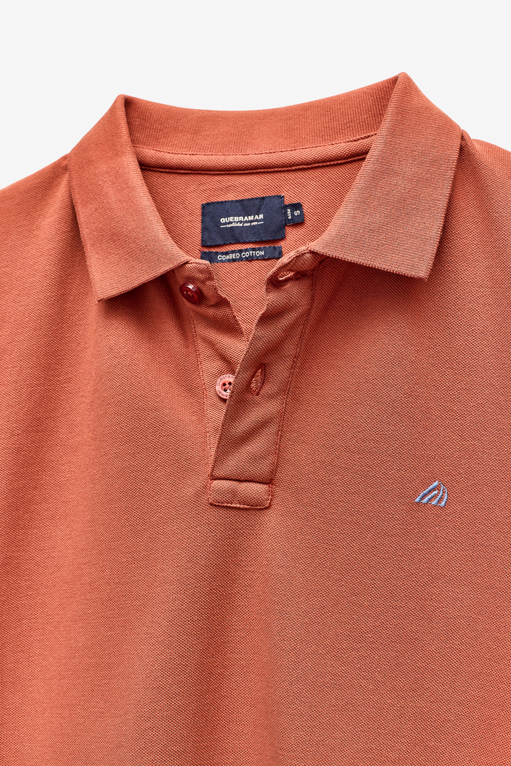 POLO PIQUÉ CON LOGO EN CONTRASTE