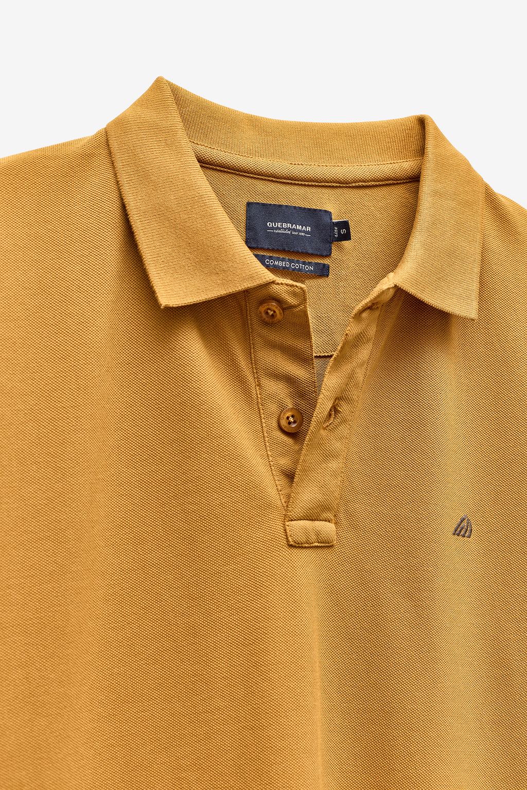 POLO PIQUET COM LOGO EM CONTRASTE