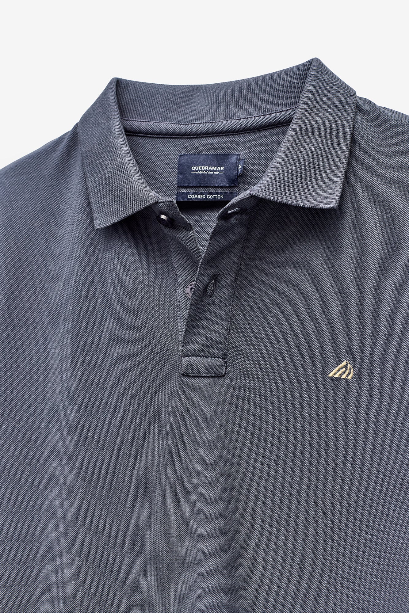 POLO PIQUET COM LOGO EM CONTRASTE