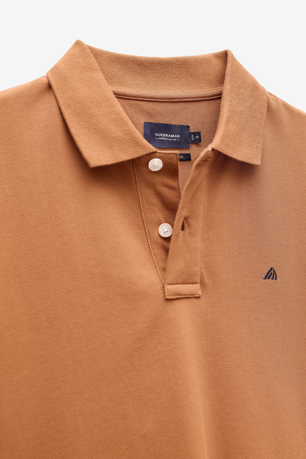 POLO BÁSICO COM LOGO A CONTRASTE