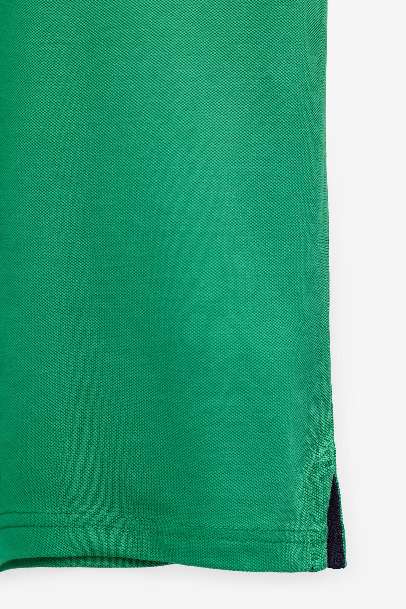 POLO BÁSICO COM LOGO A CONTRASTE