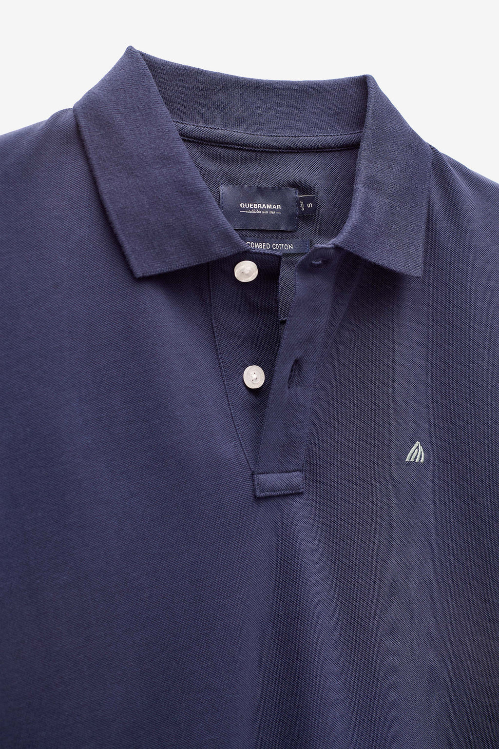 POLO BÁSICO COM LOGO A CONTRASTE