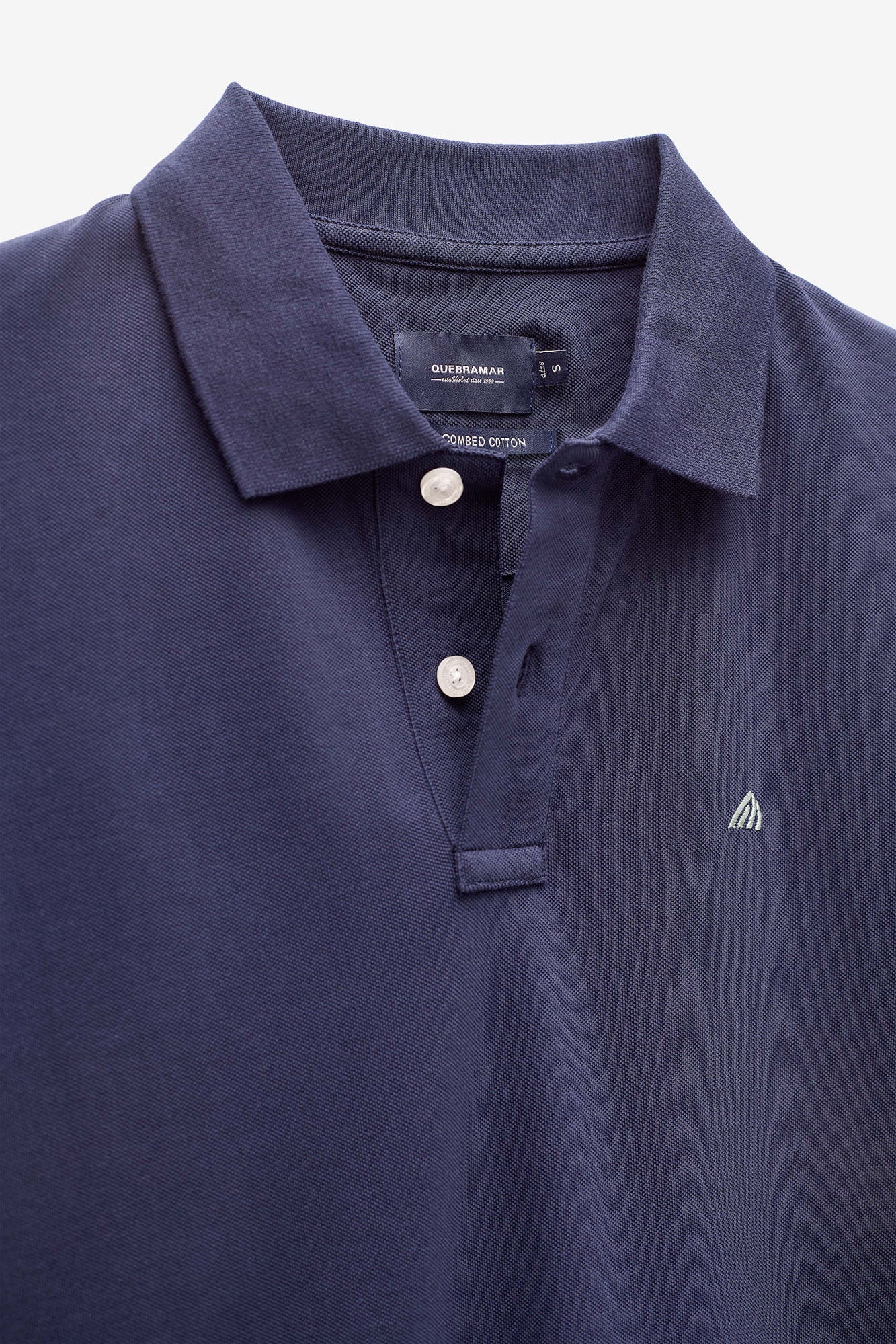 POLO BÁSICO COM LOGO A CONTRASTE