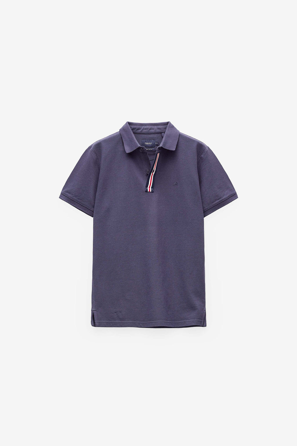 POLO PIQUET COM DETALHES NA GOLA