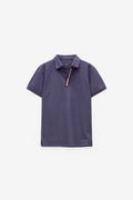 POLO PIQUET COM DETALHES NA GOLA